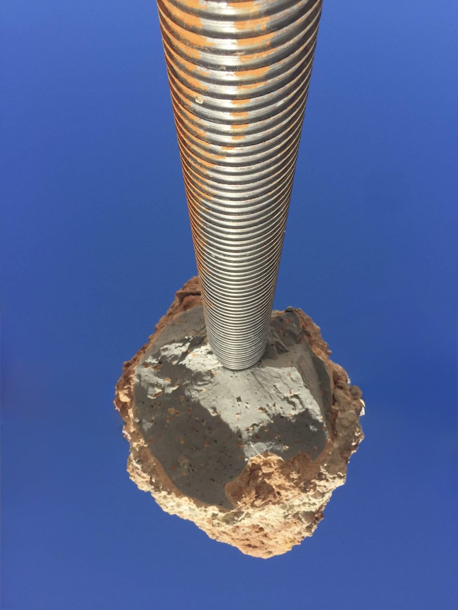 Detalle de micropilote autoperforante: bulbo de lechada trabado en terreno conglomerático competente